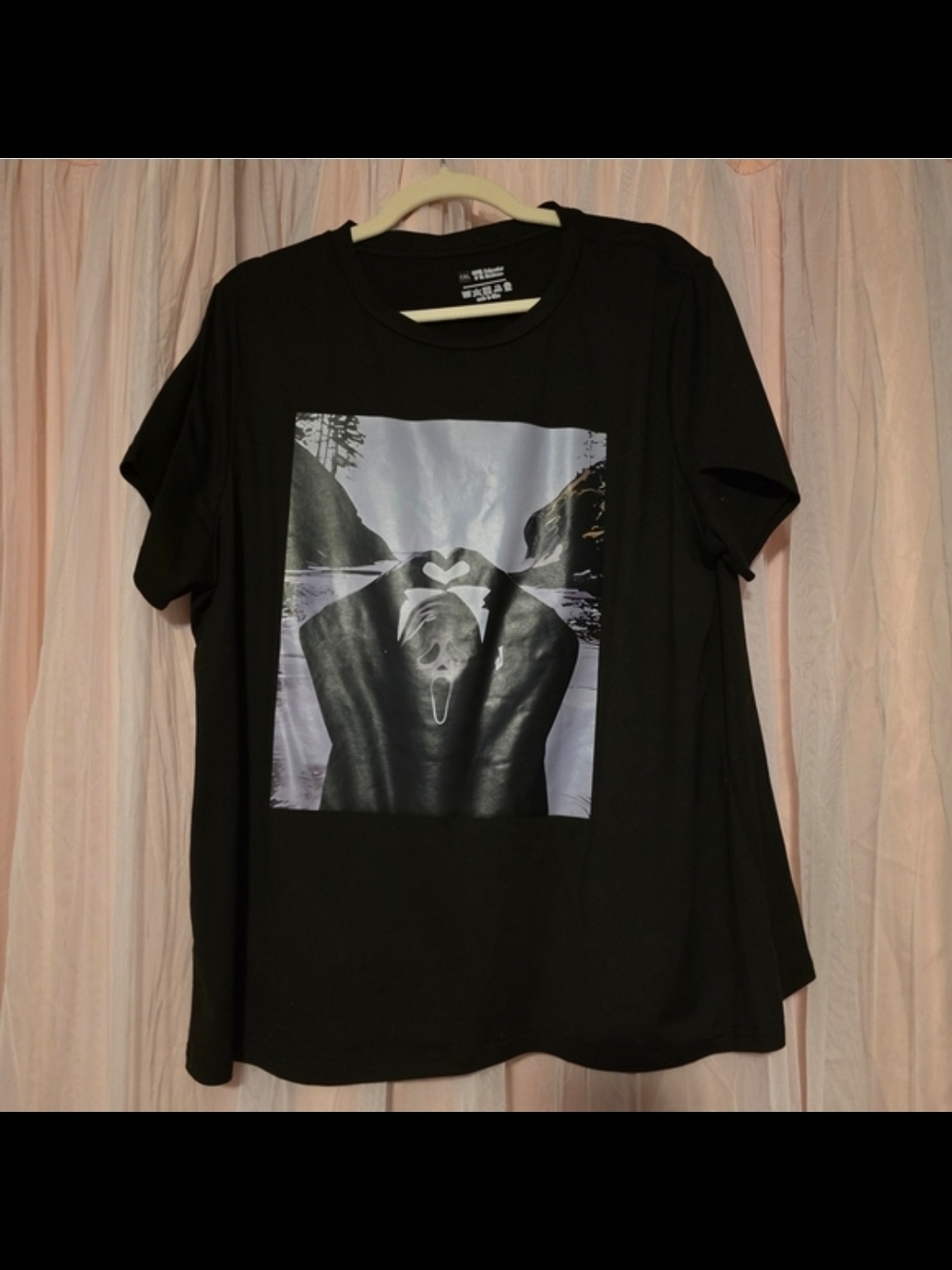 Black Graphic Tee with Scream Photo Print - 1x